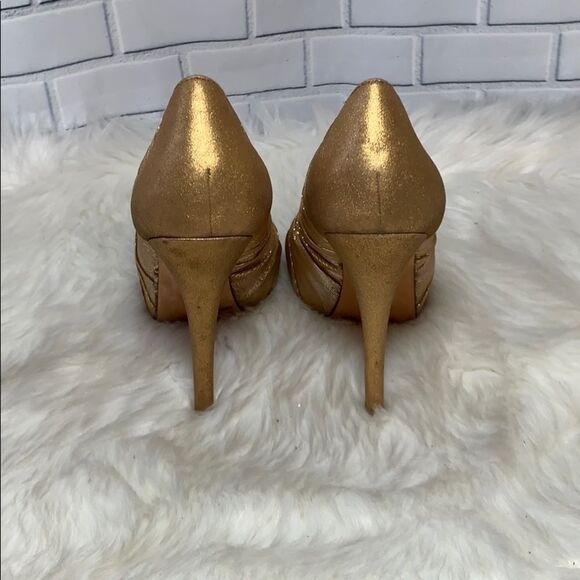 Vince Camuto Gold Pleated Platform Heels Size 6.5 - Picture 3 of 6